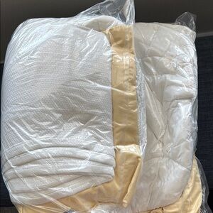 Luxurious Cream Bedding Set